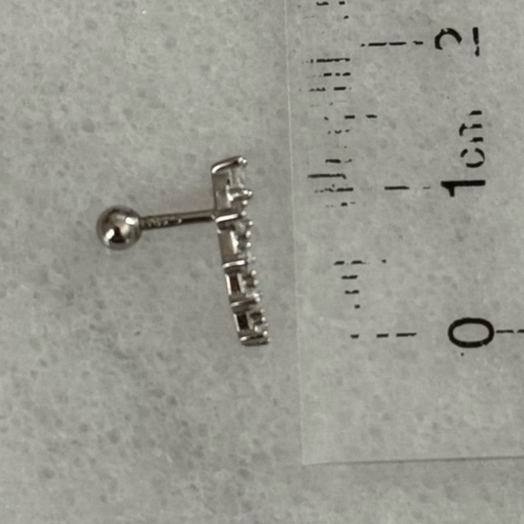 Sterling Silver Crystal Arch Cartilage Earring 

Brand New - Picture 2 of 4